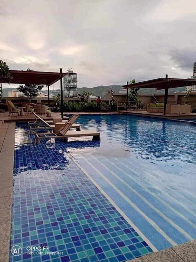 Horizon 101 A4 Near Robinson Mall Free Pool Wifi Cebú Exterior foto