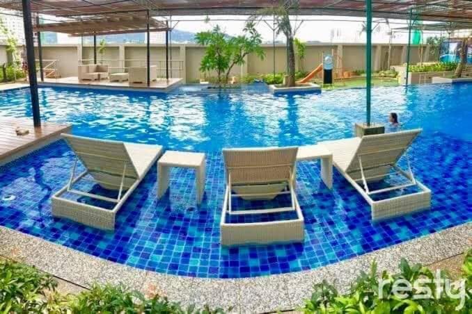 Horizon 101 A4 Near Robinson Mall Free Pool Wifi Cebú Exterior foto